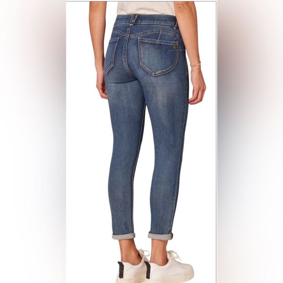 Democracy "Ab"solution Distressed Blue
Ankle Skimmer Booty Lift. No Gap Waist 10 - Picture 2 of 9